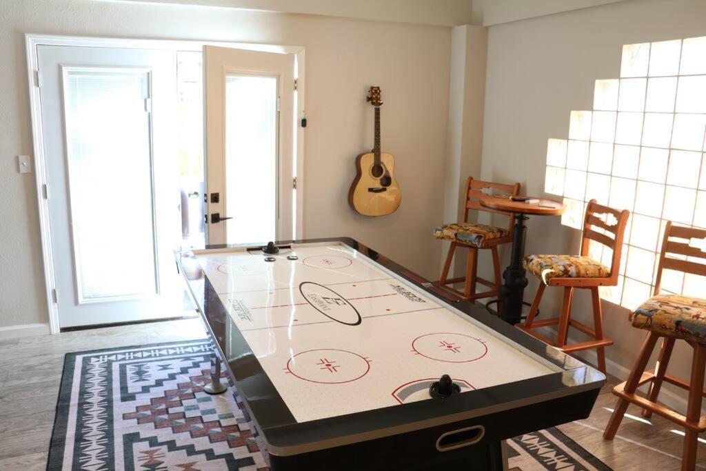 Cowboy Den-Hot Tub-Game Room-Pet Friendly-No Pet Fees! Albuquerque Eksteriør billede
